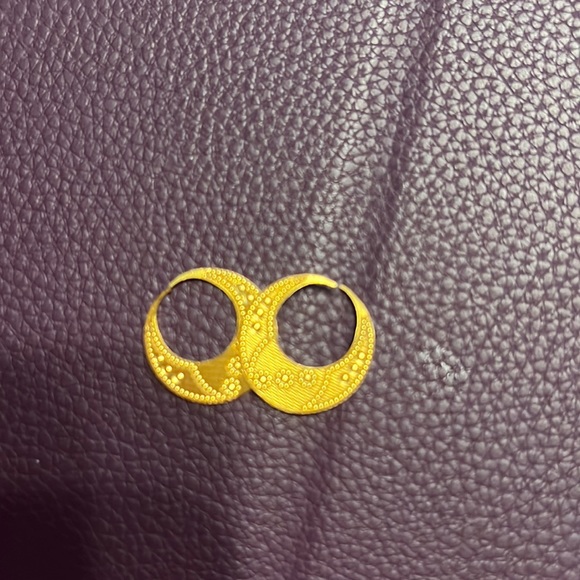 22crt gold earrings